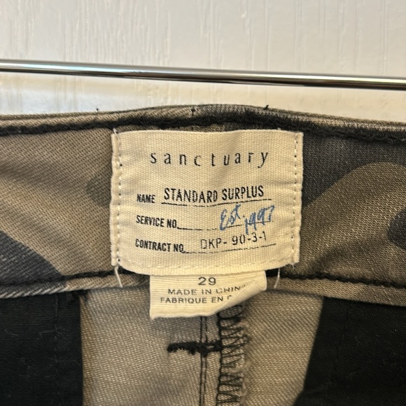 Fast Track Skinny Chino Capri
Pants In Human Nature Camo size 29 - Picture 7 of 16